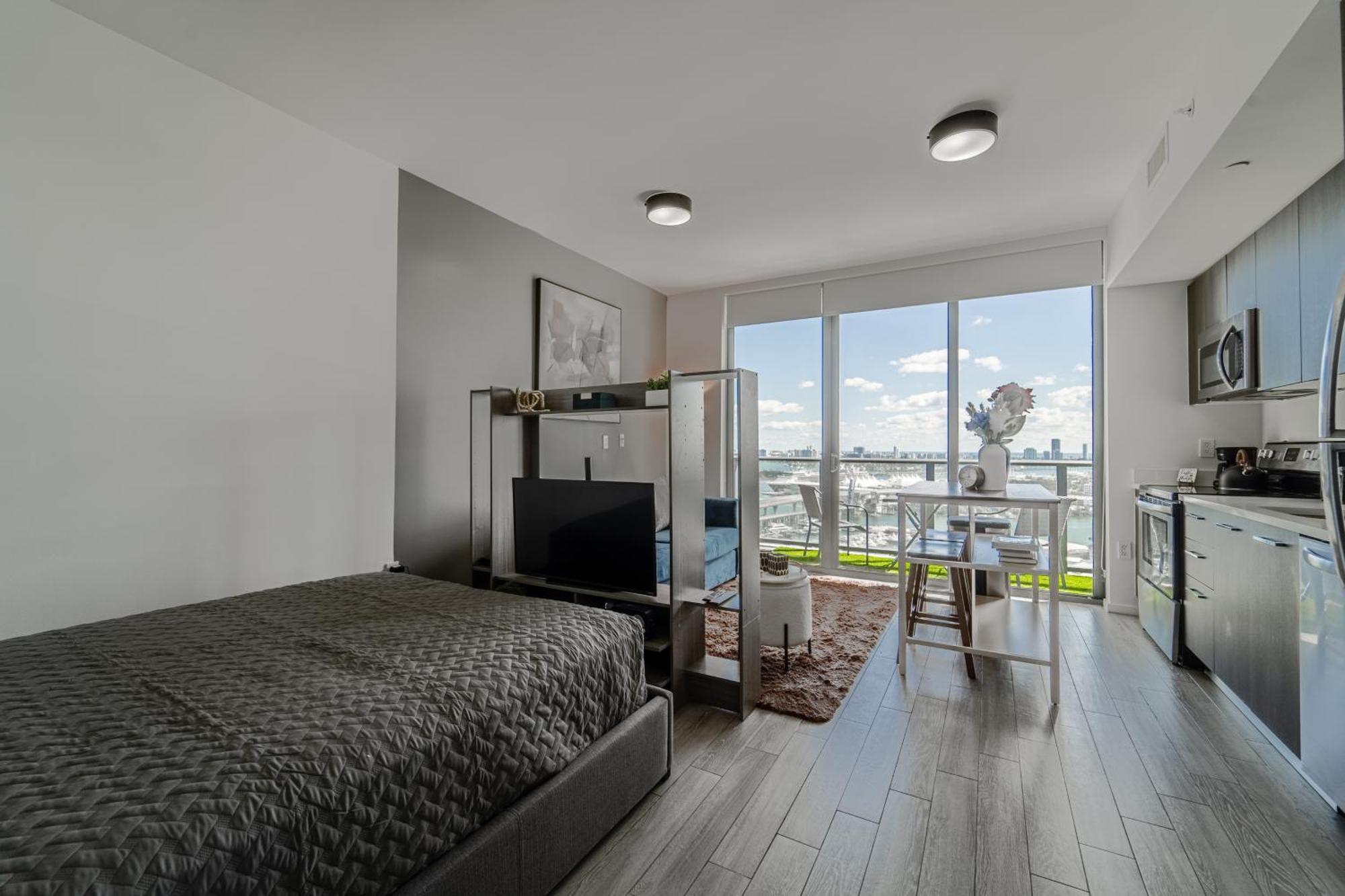 Tr Miami 2 Bedroom, 1 Bedroom, And Studio Condos With Balconies 외부 사진