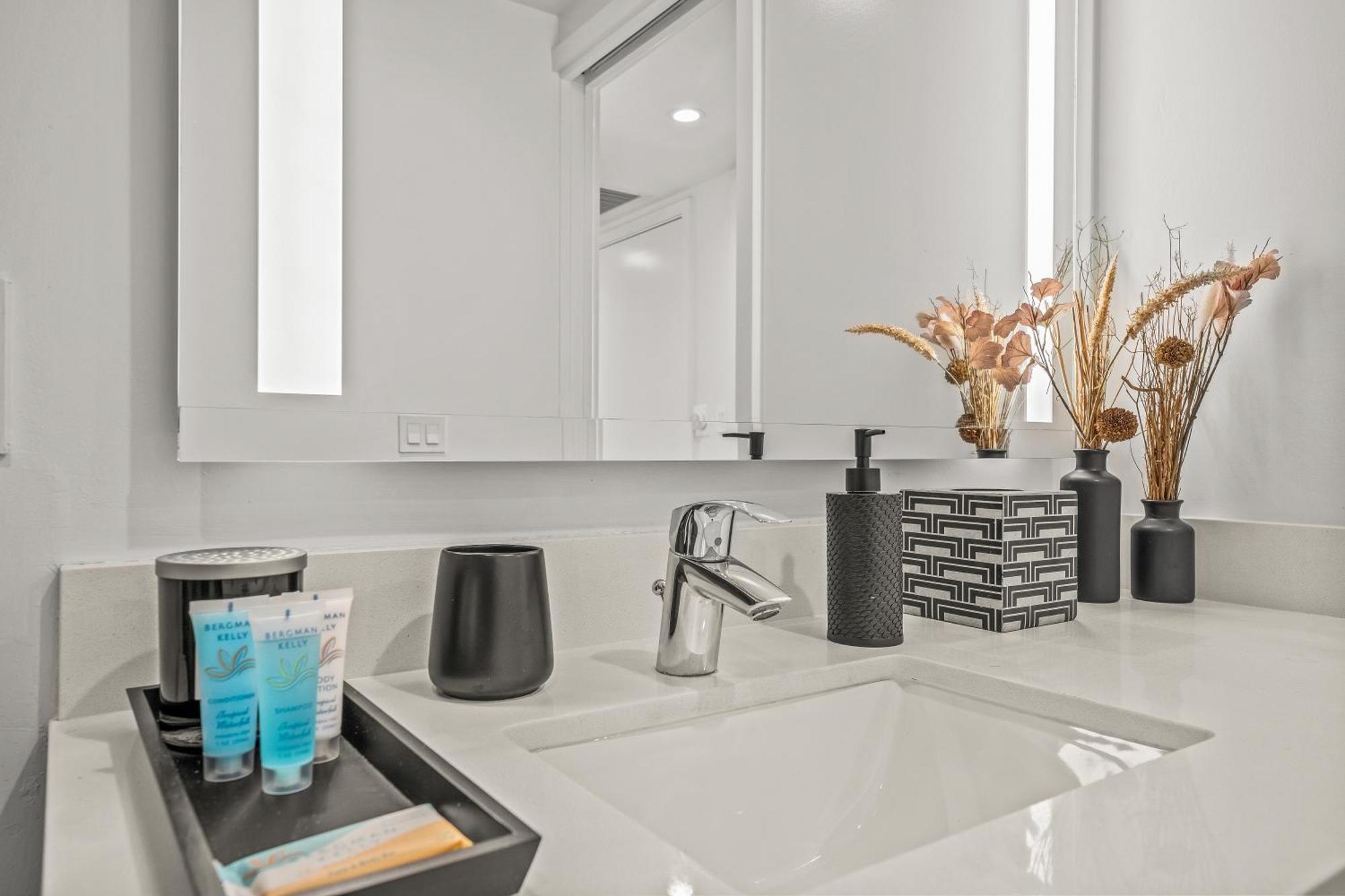 Tr Miami 2 Bedroom, 1 Bedroom, And Studio Condos With Balconies 외부 사진