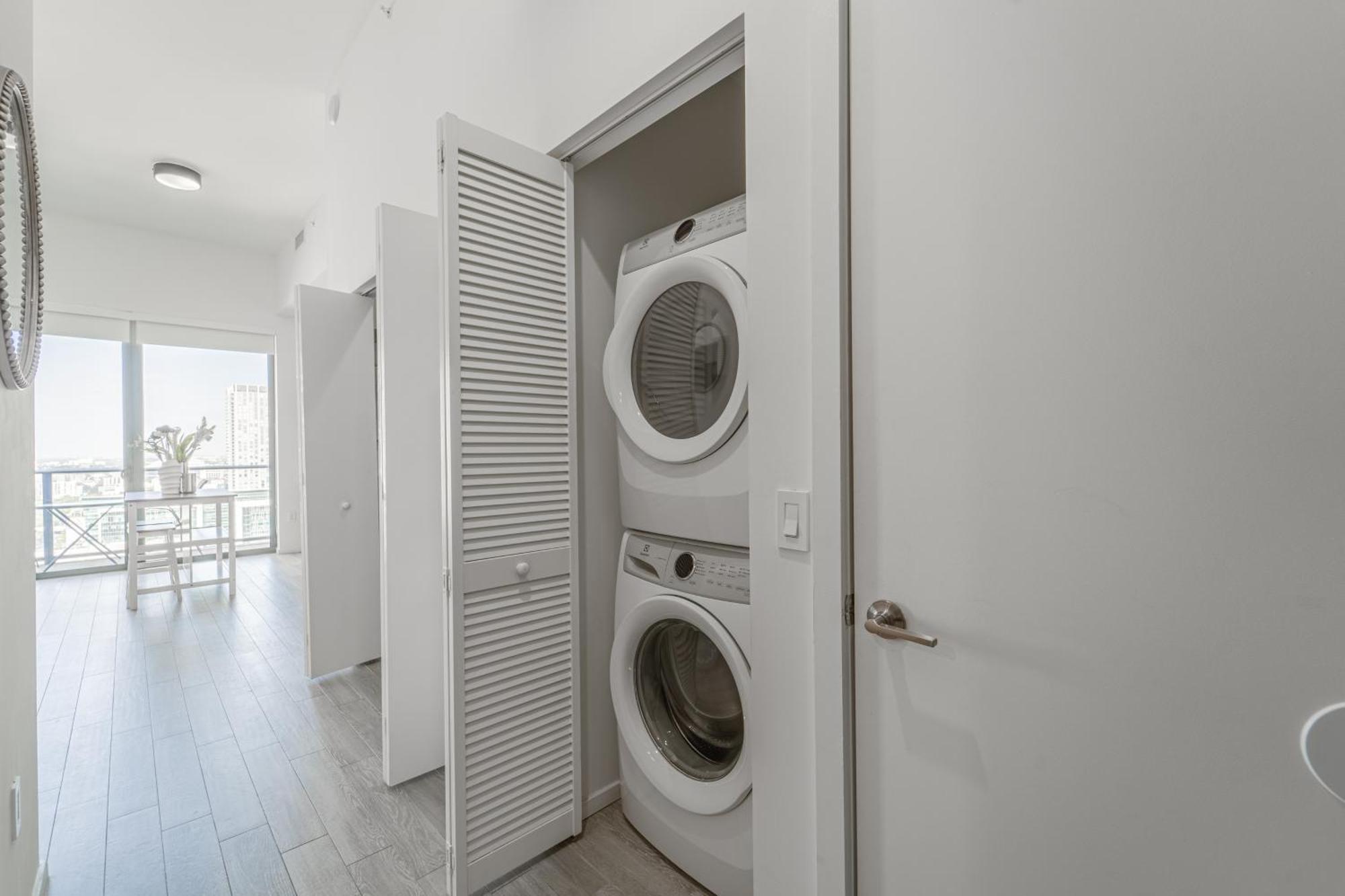 Tr Miami 2 Bedroom, 1 Bedroom, And Studio Condos With Balconies 외부 사진