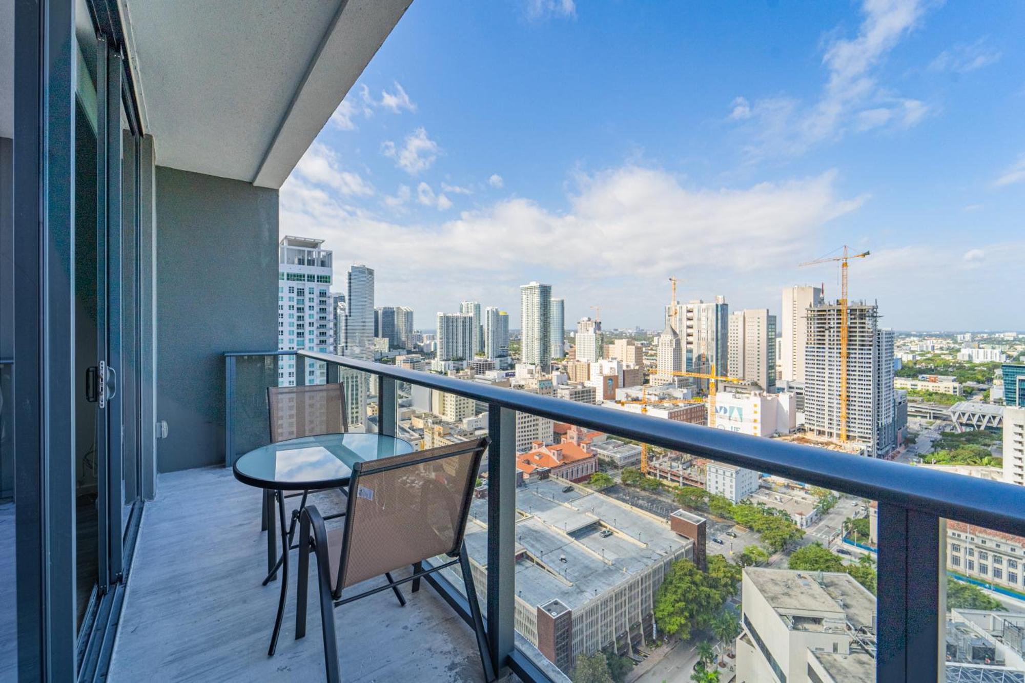 Tr Miami 2 Bedroom, 1 Bedroom, And Studio Condos With Balconies 외부 사진