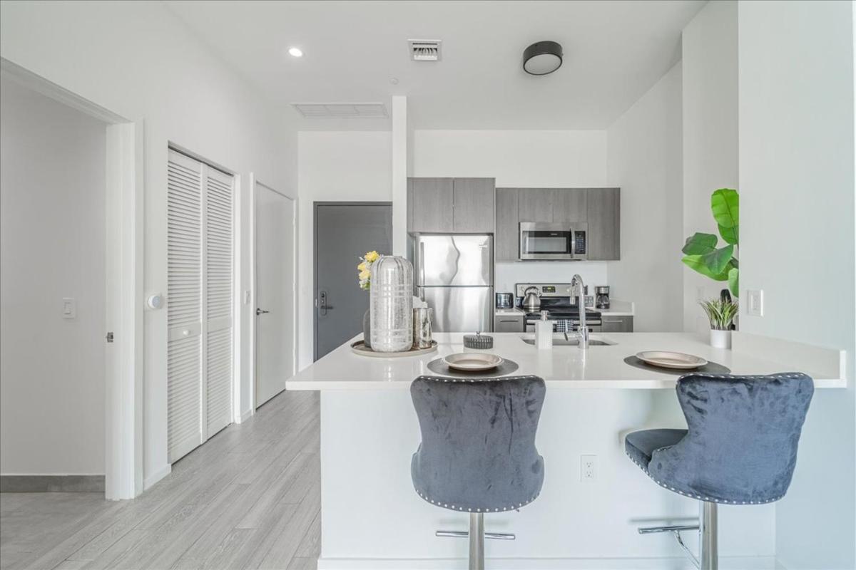 Tr Miami 2 Bedroom, 1 Bedroom, And Studio Condos With Balconies 외부 사진